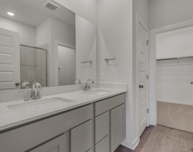 130 Hornet St - Photo Thumbnail 7