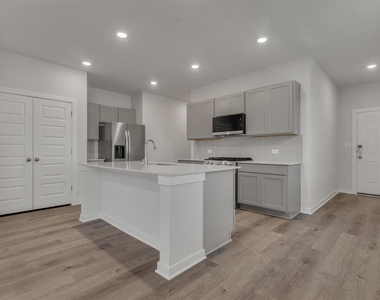 130 Hornet St - Photo Thumbnail 2