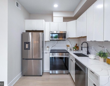 1516 East Capitol Street Ne - Photo Thumbnail 8