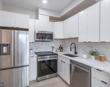 1516 East Capitol Street Ne - Photo Thumbnail 10