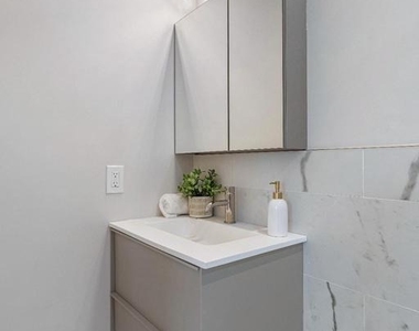 1516 East Capitol Street Ne - Photo Thumbnail 23