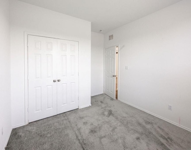 448 English Oak St - Photo Thumbnail 10