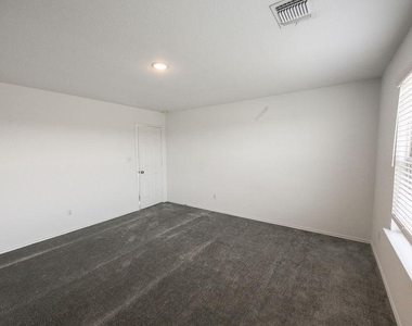 448 English Oak St - Photo Thumbnail 15