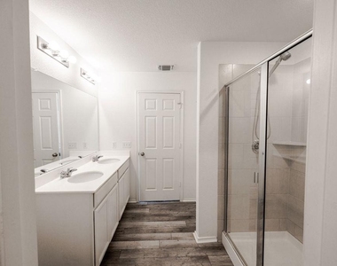 448 English Oak St - Photo Thumbnail 17