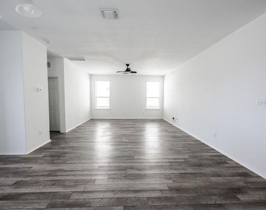 448 English Oak St - Photo Thumbnail 5
