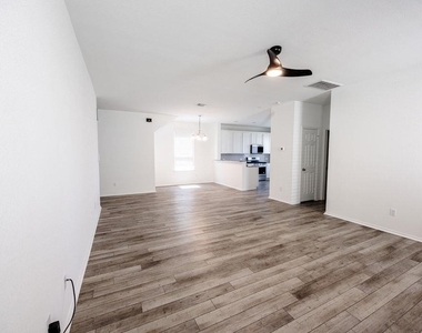 448 English Oak St - Photo Thumbnail 9