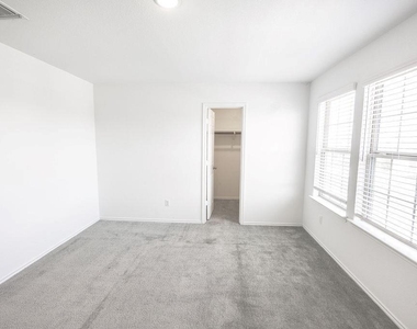 448 English Oak St - Photo Thumbnail 24