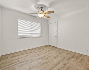 4306 Avenue A - Photo Thumbnail 8