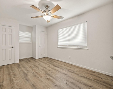 4306 Avenue A - Photo Thumbnail 12