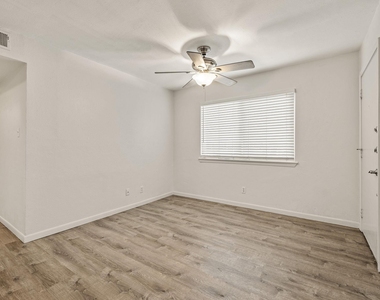 4306 Avenue A - Photo Thumbnail 11
