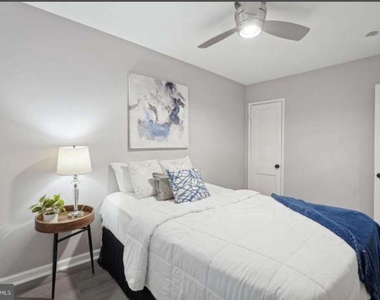 1723 Gales Place Ne - Photo Thumbnail 7