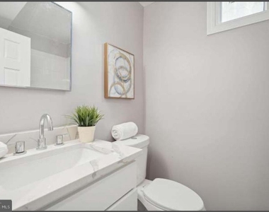 1723 Gales Place Ne - Photo Thumbnail 8