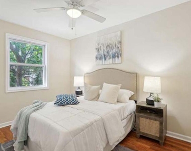 1723 Gales Place Ne - Photo Thumbnail 4