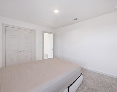 515 Millbrook Blvd - Photo Thumbnail 17