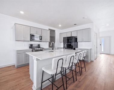 515 Millbrook Blvd - Photo Thumbnail 8