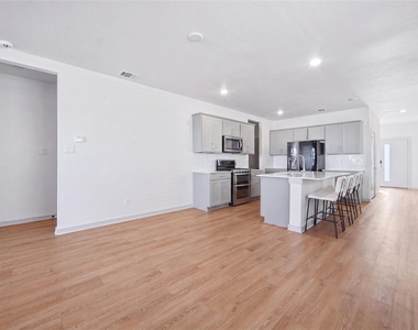 515 Millbrook Blvd - Photo Thumbnail 7