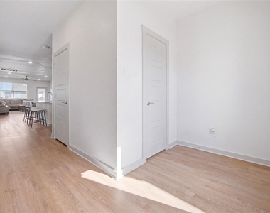 515 Millbrook Blvd - Photo Thumbnail 4