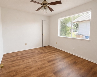 4714 Lambs Ln - Photo Thumbnail 7