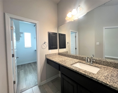 2101 Dillon Pond Ln - Photo Thumbnail 13