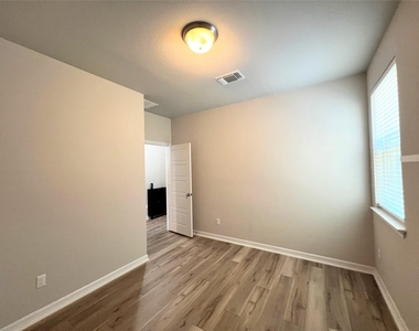 2101 Dillon Pond Ln - Photo Thumbnail 26