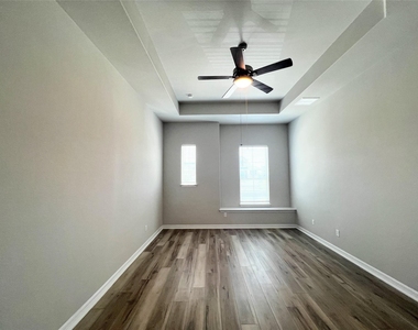 2101 Dillon Pond Ln - Photo Thumbnail 22