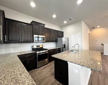 2101 Dillon Pond Ln - Photo Thumbnail 4