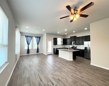 2101 Dillon Pond Ln - Photo Thumbnail 10