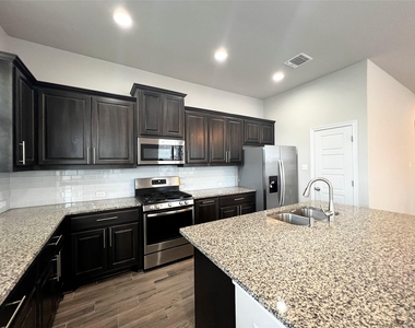 2101 Dillon Pond Ln - Photo Thumbnail 5