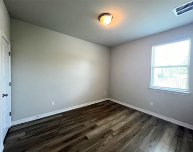2101 Dillon Pond Ln - Photo Thumbnail 28