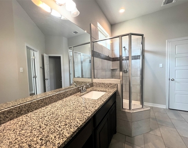 2101 Dillon Pond Ln - Photo Thumbnail 15
