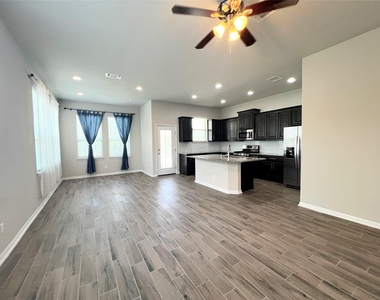 2101 Dillon Pond Ln - Photo Thumbnail 32