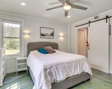 372 Plum St - Photo Thumbnail 10