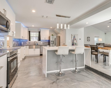 372 Plum St - Photo Thumbnail 18