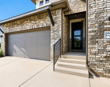 22614 Fountaingrass Ln - Photo Thumbnail 3
