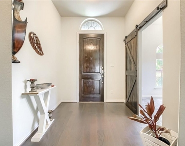 2813 Waterson St - Photo Thumbnail 12