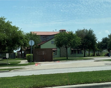 2813 Waterson St - Photo Thumbnail 36