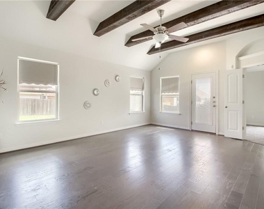 2813 Waterson St - Photo Thumbnail 6