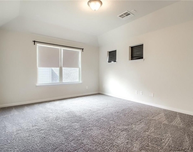2813 Waterson St - Photo Thumbnail 20