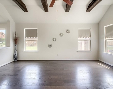 2813 Waterson St - Photo Thumbnail 9