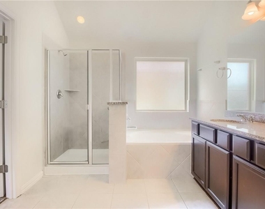 2813 Waterson St - Photo Thumbnail 17