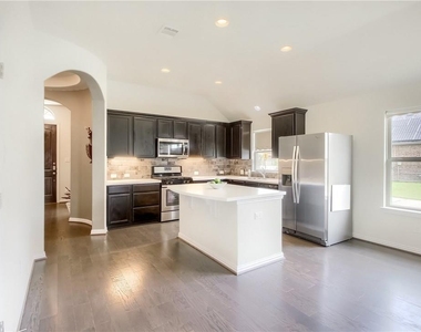 2813 Waterson St - Photo Thumbnail 2