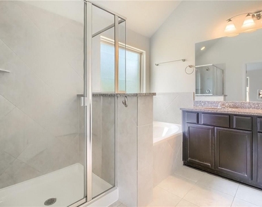 2813 Waterson St - Photo Thumbnail 16
