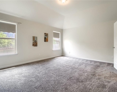 2813 Waterson St - Photo Thumbnail 15