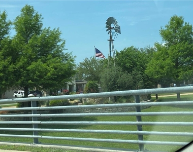 2813 Waterson St - Photo Thumbnail 37