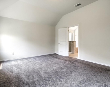 2813 Waterson St - Photo Thumbnail 26