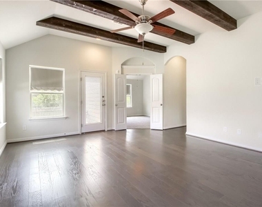 2813 Waterson St - Photo Thumbnail 8