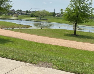 2813 Waterson St - Photo Thumbnail 31