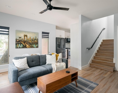 1193 E M. Franklin Ave - Photo Thumbnail 3