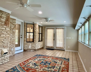 201 Oakwood Dr - Photo Thumbnail 22