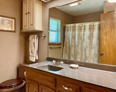 201 Oakwood Dr - Photo Thumbnail 17